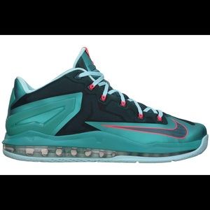 Max LeBron 11 Low ‘Turbo Green’